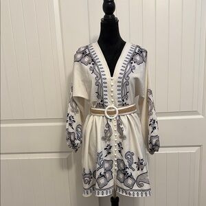 Chic Embroidered Long Sleeve Dress in White and Black‎